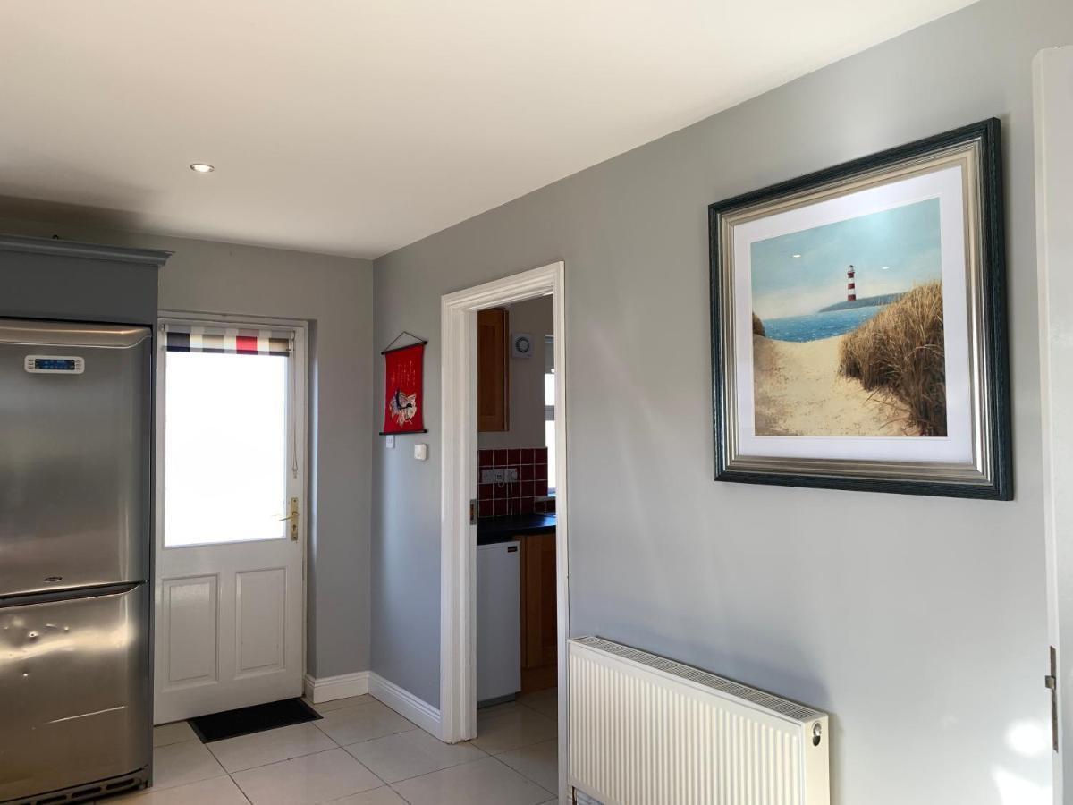 Seascape On The Edge Of Town: 4 Beds All Ensuite. Belmullet Bagian luar foto
