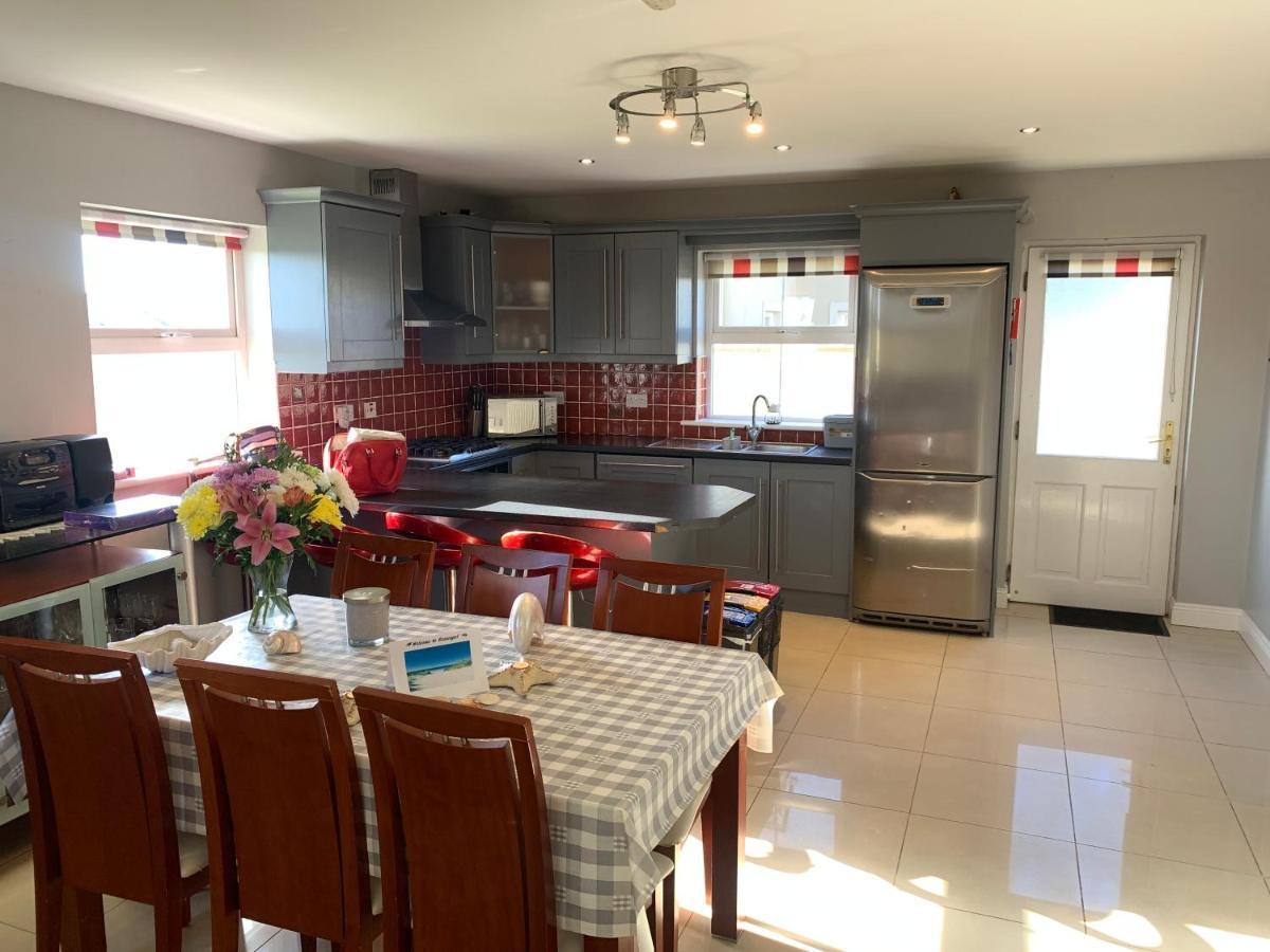 Seascape On The Edge Of Town: 4 Beds All Ensuite. Belmullet Bagian luar foto