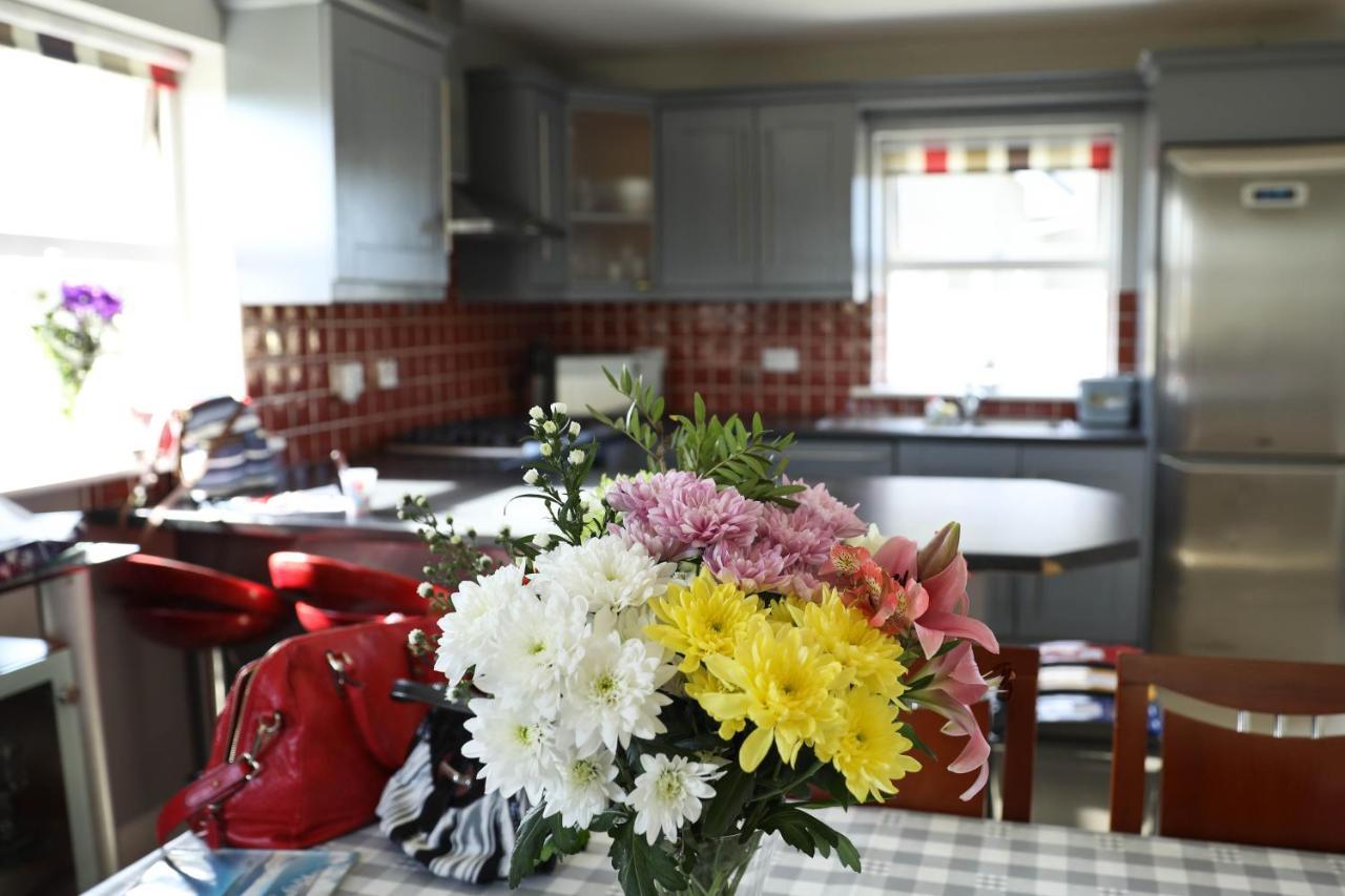 Seascape On The Edge Of Town: 4 Beds All Ensuite. Belmullet Bagian luar foto