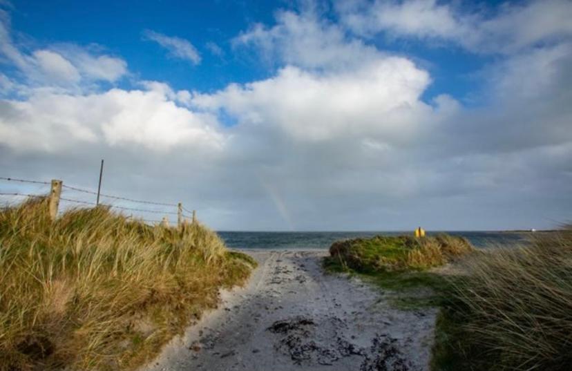 Seascape On The Edge Of Town: 4 Beds All Ensuite. Belmullet Bagian luar foto