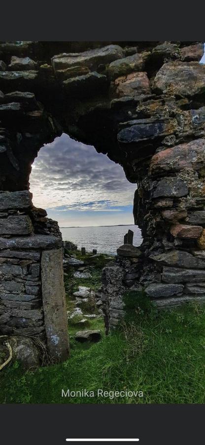 Seascape On The Edge Of Town: 4 Beds All Ensuite. Belmullet Bagian luar foto