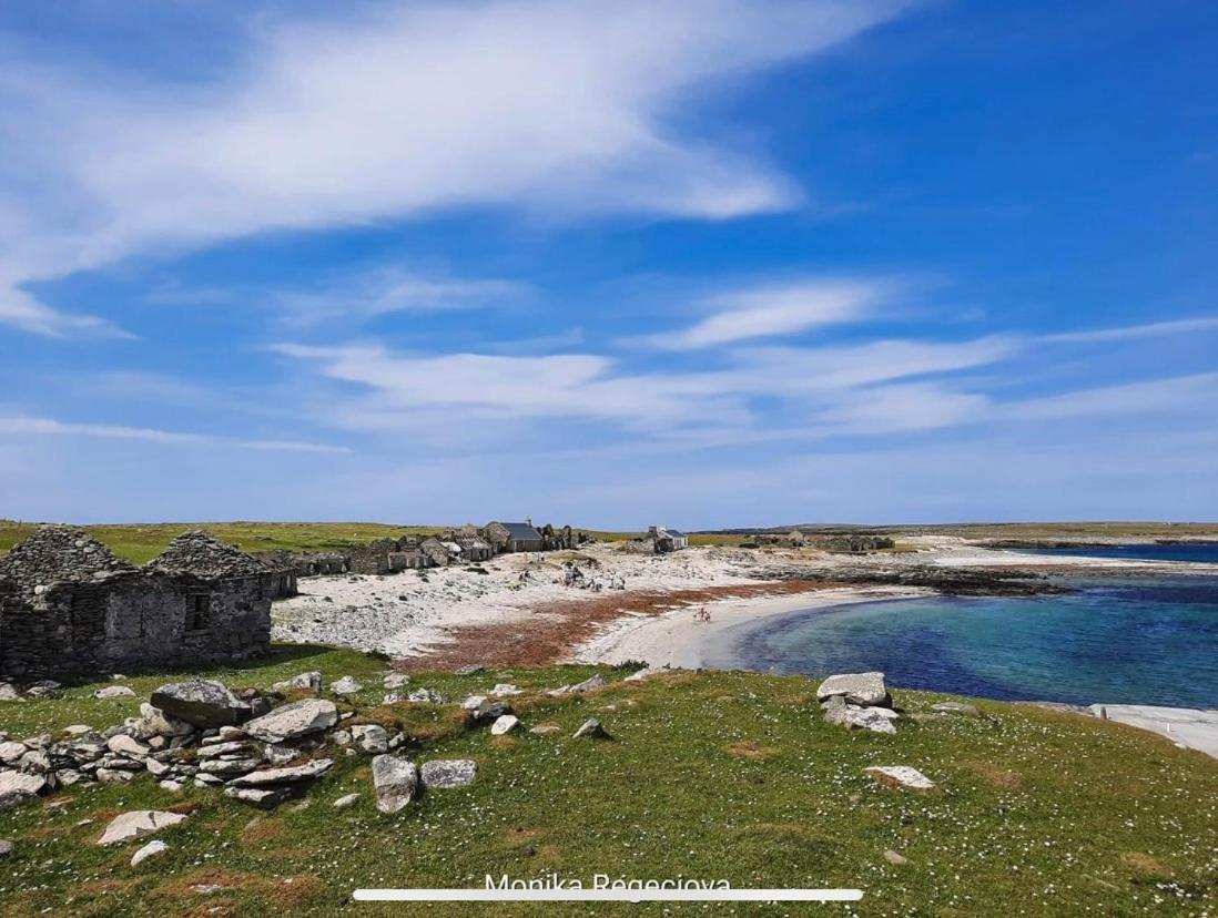 Seascape On The Edge Of Town: 4 Beds All Ensuite. Belmullet Bagian luar foto
