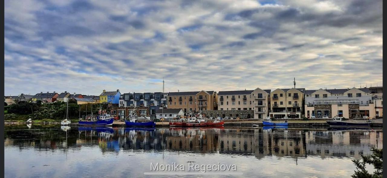 Seascape On The Edge Of Town: 4 Beds All Ensuite. Belmullet Bagian luar foto